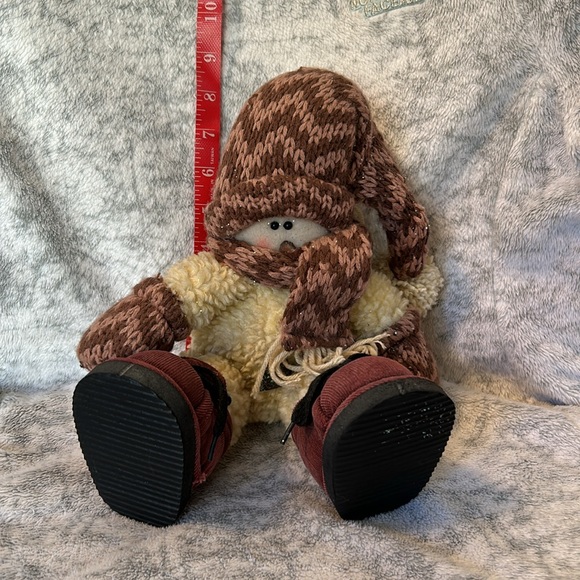 SITTING SNOWMAN DECOR - Picture 2 of 5